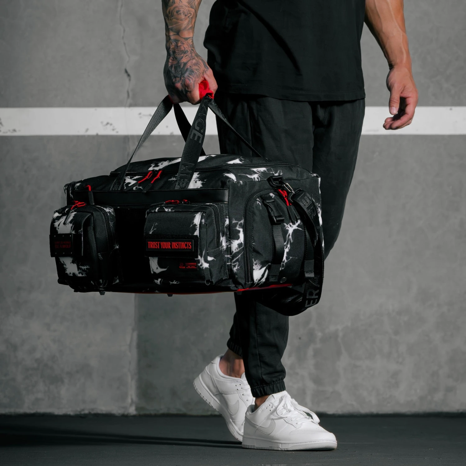 40L Ultimate Duffle Bag Black Lightning Immortal Red 5 40L Ultimate Duffle Bag Black Lightning Immortal Red - Image 3